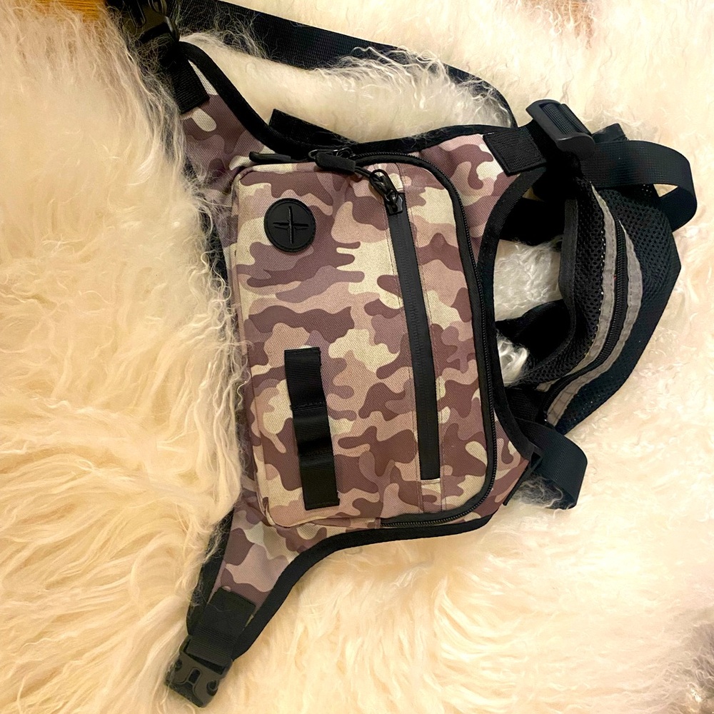 VGC 8/10 Camo tactical look Chest/running bag unisex!!